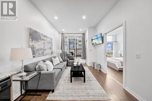 816 - 30 Meadowglen Place, Toronto, ON - Indoor Photo Showing Living Room