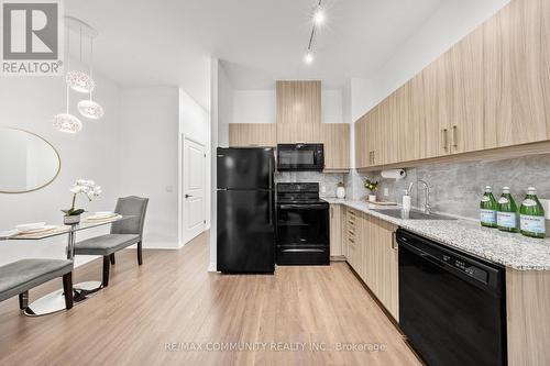 816 - 30 Meadowglen Place, Toronto, ON - Indoor Photo Showing Kitchen