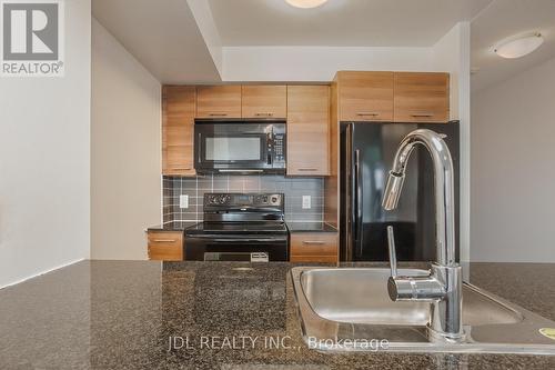 3211 - 125 Village Green Square, Toronto, ON - Indoor Photo Showing Kitchen