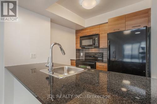 3211 - 125 Village Green Square, Toronto, ON - Indoor Photo Showing Kitchen