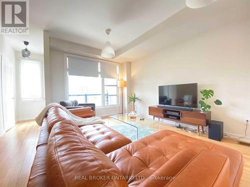 2508 Castlegate Crossing, Pickering, ON - Indoor Photo Showing Living Room