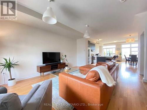 2508 Castlegate Crossing, Pickering, ON - Indoor Photo Showing Living Room