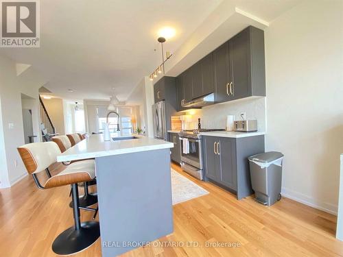 2508 Castlegate Crossing, Pickering, ON - Indoor Photo Showing Kitchen