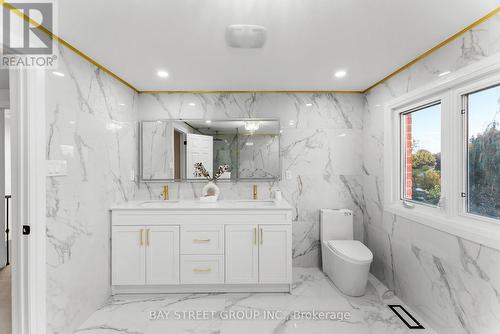 15 Drewbrook Court, Whitby, ON - Indoor Photo Showing Bathroom