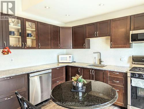 912 Janette Street, Newmarket, ON - Indoor Photo Showing Kitchen