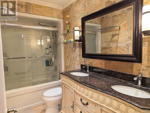 912 Janette Street, Newmarket, ON - Indoor Photo Showing Bathroom