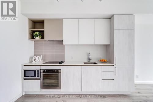 3006 - 1000 Portage Parkway, Vaughan, ON - Indoor Photo Showing Kitchen