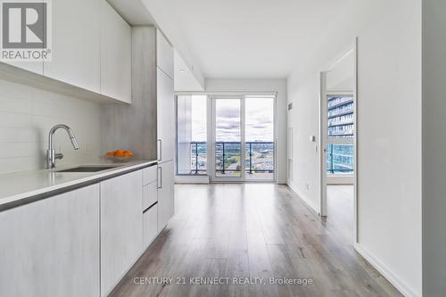 3006 - 1000 Portage Parkway, Vaughan, ON - Indoor Photo Showing Kitchen