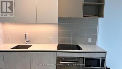 5001 - 1000 Portage Parkway, Vaughan, ON - Indoor Photo Showing Kitchen