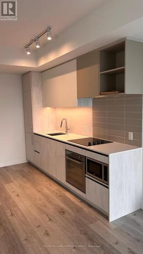 5001 - 1000 Portage Parkway, Vaughan, ON - Indoor Photo Showing Kitchen