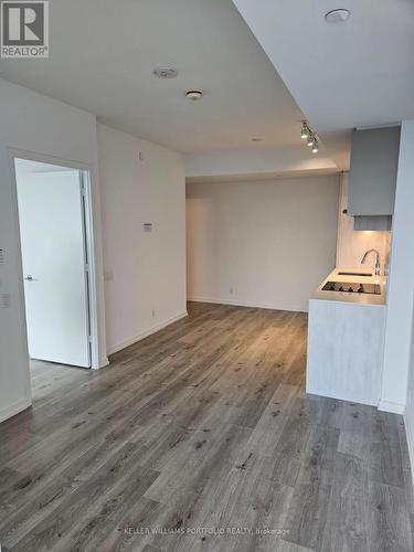 5001 - 1000 Portage Parkway, Vaughan, ON - Indoor Photo Showing Kitchen