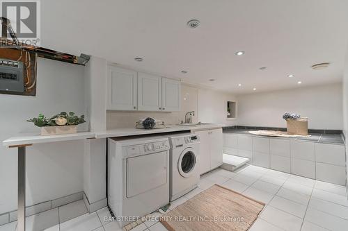 91 Roxborough Road, Newmarket, ON - Indoor Photo Showing Laundry Room