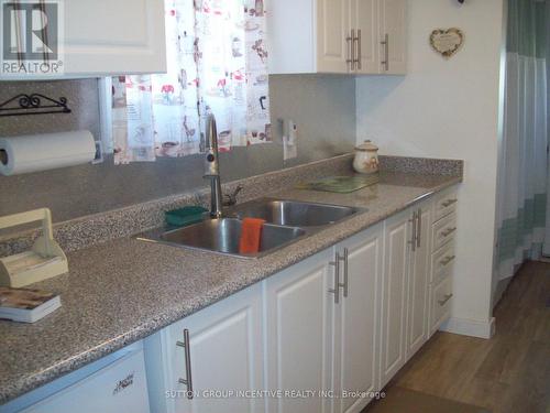 14 Western Avenue, Innisfil, ON - Indoor Photo Showing Kitchen With Double Sink