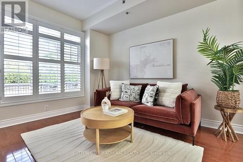 12 - 8 Brighton Place, Vaughan, ON - Indoor Photo Showing Living Room