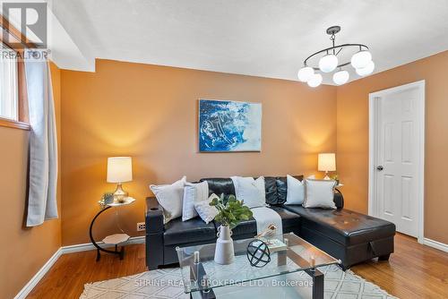 220 Killarney Grove, London, ON - Indoor Photo Showing Living Room