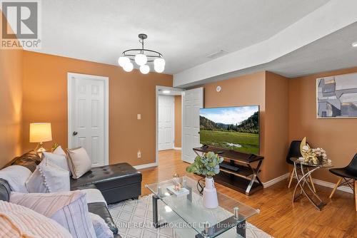 220 Killarney Grove, London, ON - Indoor Photo Showing Living Room