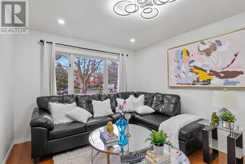 220 Killarney Grove, London, ON - Indoor Photo Showing Living Room