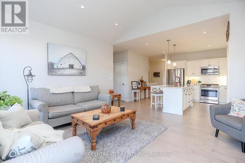 11 Cortland Terrace, St. Thomas, ON - Indoor Photo Showing Living Room