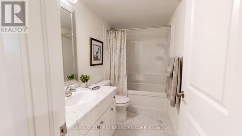 37-234 Edgevalley Road E, London, ON - Indoor Photo Showing Bathroom