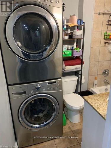 165 Madison Avenue, London, ON - Indoor Photo Showing Laundry Room