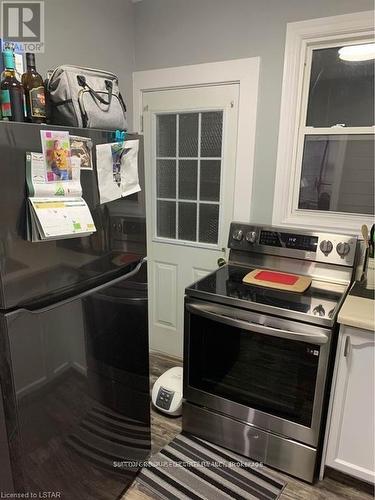 165 Madison Avenue, London, ON - Indoor Photo Showing Kitchen