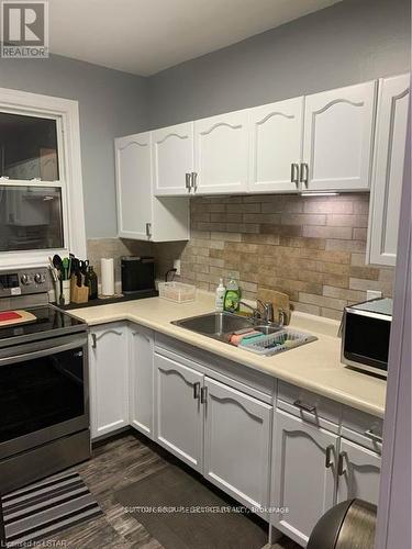 165 Madison Avenue, London, ON - Indoor Photo Showing Kitchen With Double Sink