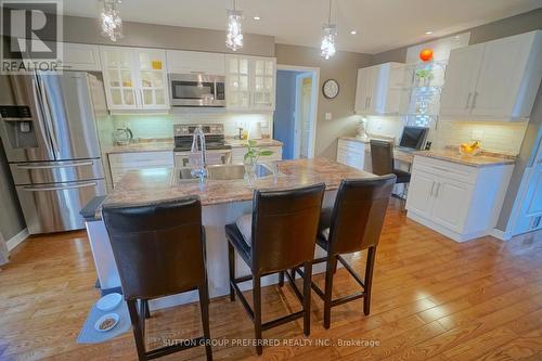 707 Cranbrook Road, London, ON - Indoor Photo Showing Kitchen With Double Sink