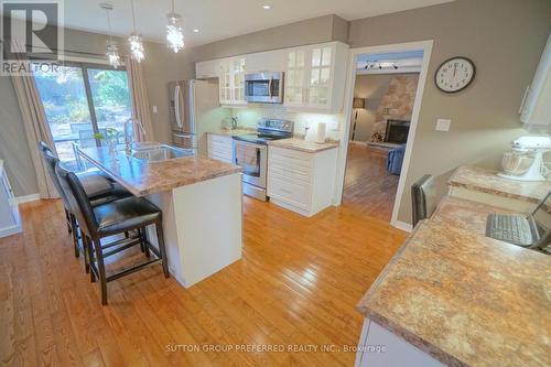 707 Cranbrook Road, London, ON - Indoor Photo Showing Kitchen With Double Sink