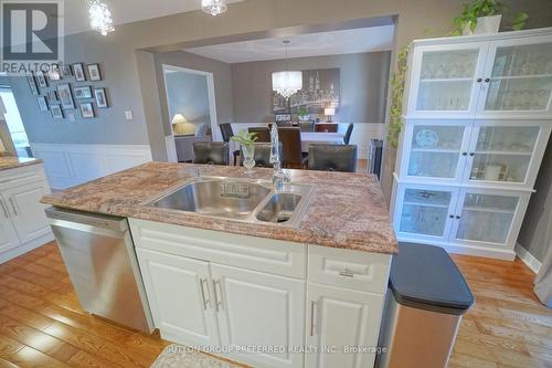 707 Cranbrook Road, London, ON - Indoor Photo Showing Kitchen With Double Sink