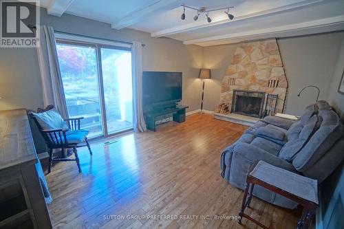 707 Cranbrook Road, London, ON - Indoor Photo Showing Living Room With Fireplace