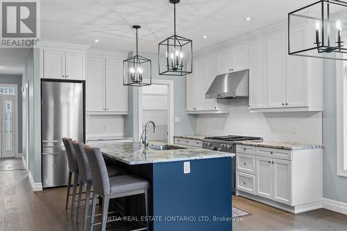 18 Wilson Court, St. Marys (21 - St. Marys), ON - Indoor Photo Showing Kitchen With Upgraded Kitchen