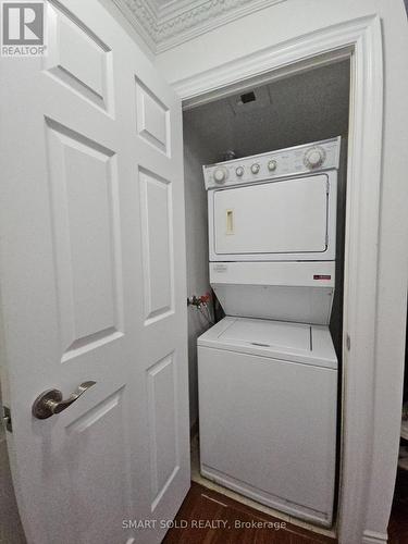 2114 - 15 Greenview Avenue, Toronto, ON - Indoor Photo Showing Laundry Room