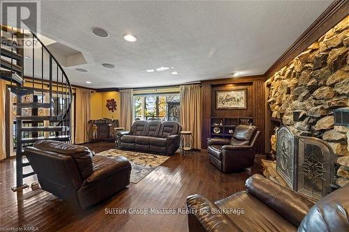 4216 Pine Ridge Drive, South Frontenac (Frontenac South), ON - Indoor Photo Showing Living Room With Fireplace