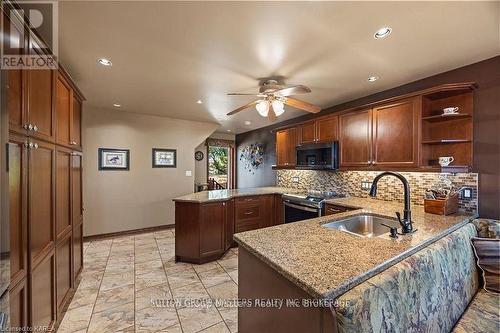 4216 Pine Ridge Drive, South Frontenac (Frontenac South), ON - Indoor Photo Showing Kitchen