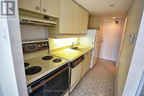 909 - 705 King Street W, Toronto, ON - Indoor Photo Showing Kitchen