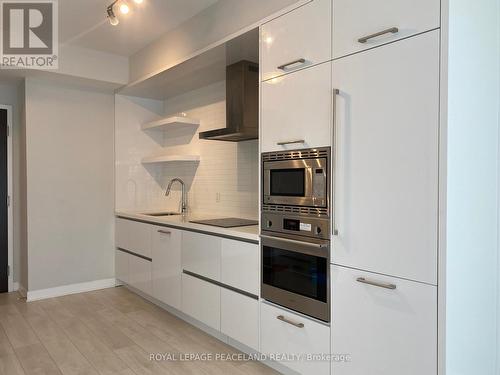 2304 - 2221 Yonge Street, Toronto, ON - Indoor Photo Showing Kitchen