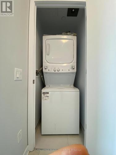 2304 - 2221 Yonge Street, Toronto, ON - Indoor Photo Showing Laundry Room