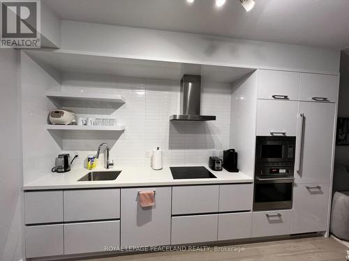 2304 - 2221 Yonge Street, Toronto, ON - Indoor Photo Showing Kitchen