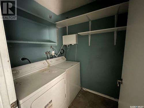 1146 Argyle Street, Regina, SK - Indoor Photo Showing Laundry Room