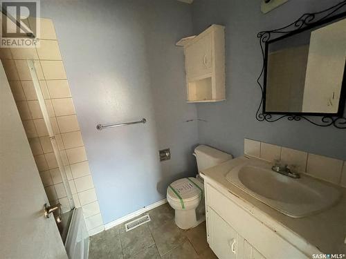 1146 Argyle Street, Regina, SK - Indoor Photo Showing Bathroom