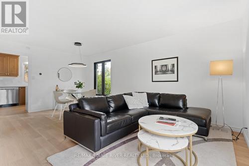 27 Keller Drive, Belleville, ON - Indoor Photo Showing Living Room