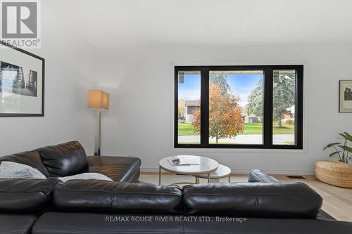 27 Keller Drive, Belleville, ON - Indoor Photo Showing Living Room