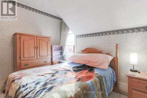 8 Bay Street, Kawartha Lakes (Lindsay), ON - Indoor Photo Showing Bedroom