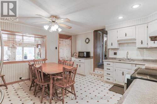 8 Bay Street, Kawartha Lakes (Lindsay), ON - Indoor Photo Showing Dining Room