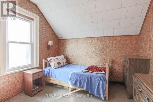 8 Bay Street, Kawartha Lakes (Lindsay), ON - Indoor Photo Showing Bedroom