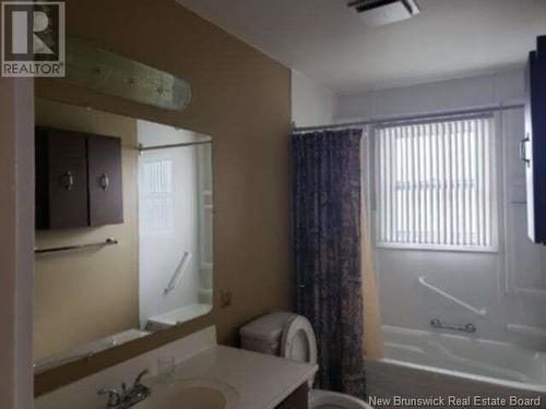 399 Rue Arseneau, Tracadie, NB - Indoor Photo Showing Bathroom