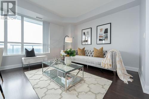 2926 - 5 Sheppard Avenue E, Toronto, ON - Indoor Photo Showing Living Room