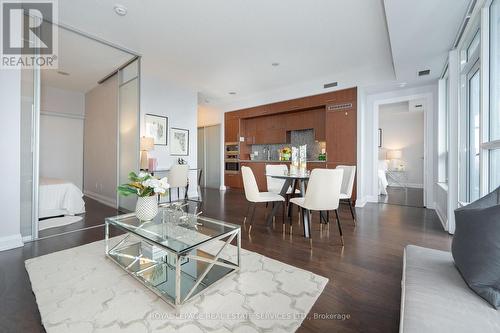 2926 - 5 Sheppard Avenue E, Toronto, ON - Indoor Photo Showing Living Room