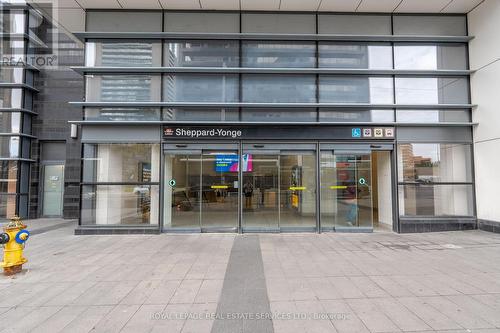 2926 - 5 Sheppard Avenue E, Toronto, ON - Indoor Photo Showing Garage