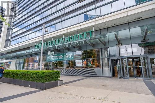 2926 - 5 Sheppard Avenue E, Toronto, ON - Outdoor